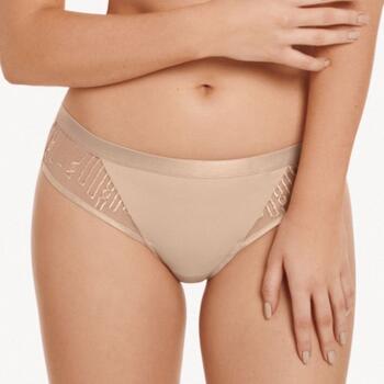Lisca Ivonne Braun String