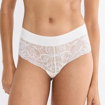 Triumph Body Make-Up Illusion Lace Shorty Ecru White