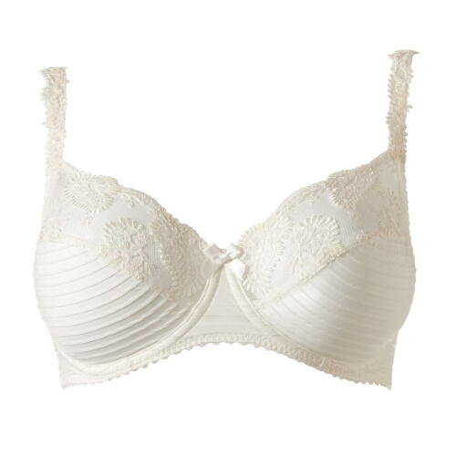 Sexy weie Dessous in einem abgehalfterten Discounter im Dutch Designers  Outlet