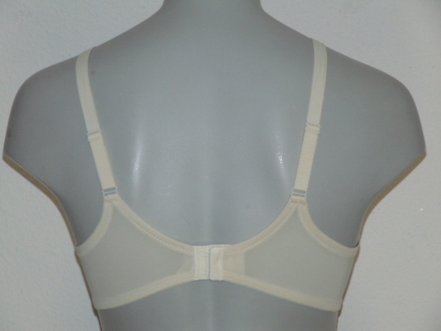 Elbrina LIZ elfenbein vorgeformter bh