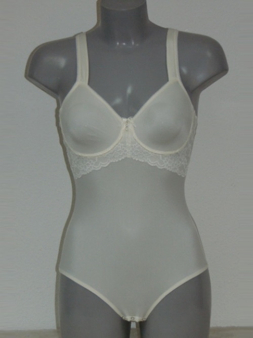 Eva Pearl elfenbein korselett
