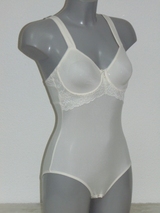 Eva Pearl elfenbein korselett