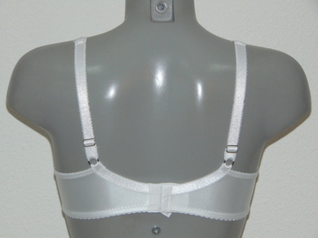 Eva Donna weiß nicht geformter bh