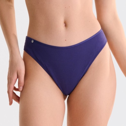 Lisca  violett string