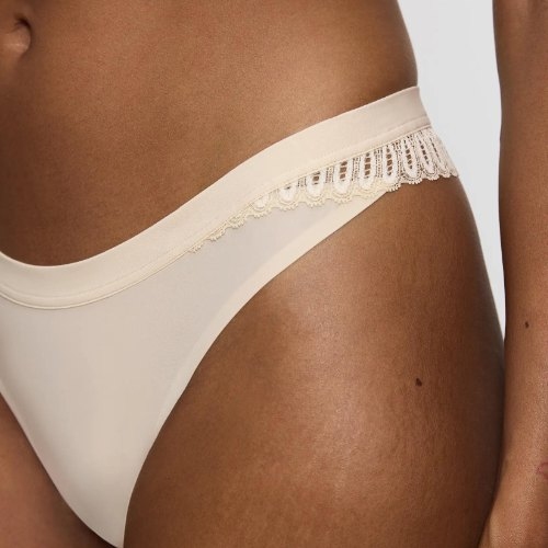 Triumph Aura Spotlight beige string