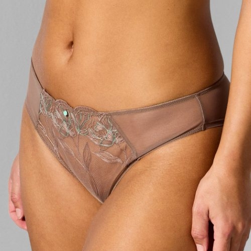 Sapph Chan taupe string
