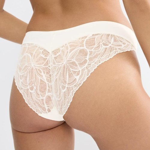Triumph Body Make-Up Illusion Lace gebrochenes weiß slip