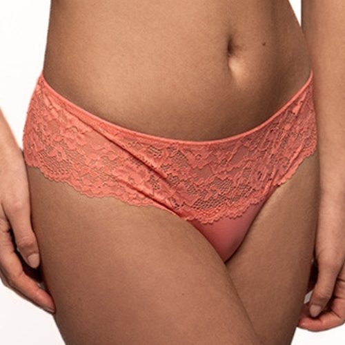 After Eden Daisy koralle string