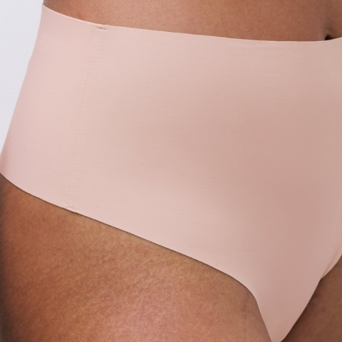 Chantelle Defi beige string