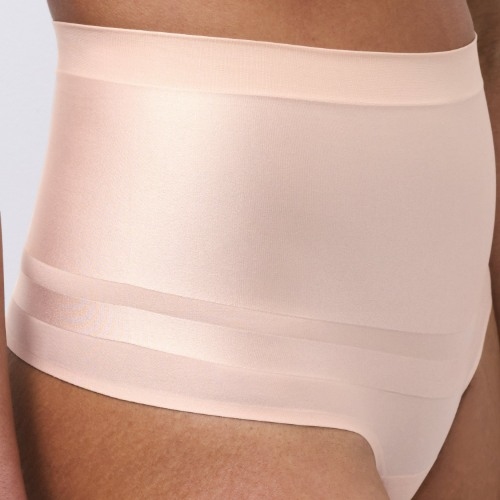 Chantelle Brilliant beige string