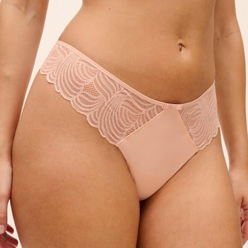 Freya Alanna cameo string