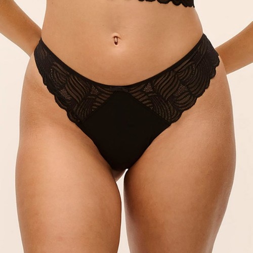 Freya Alanna schwarz string