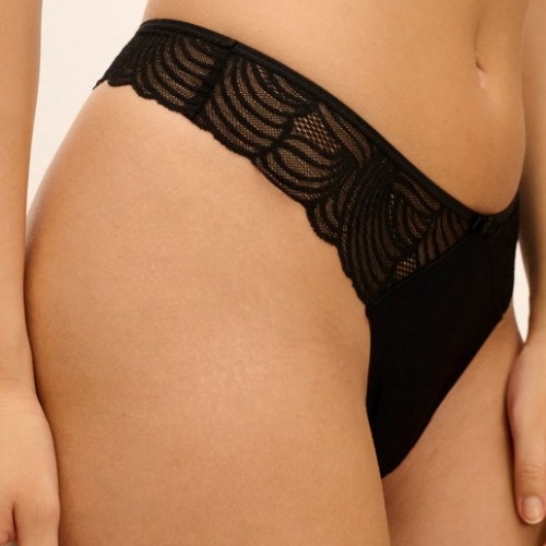 Freya Alanna schwarz string