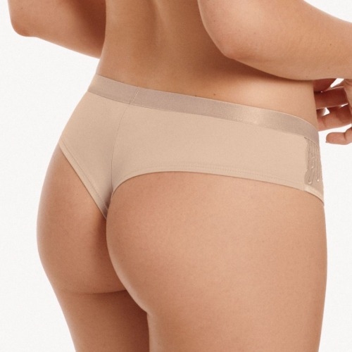 Lisca Ivonne braun string